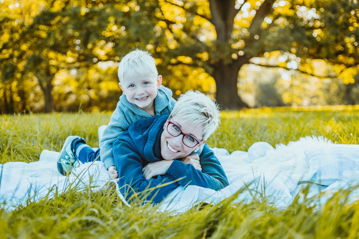 FAMILIENFOTOGRAFIE – lebendig, liebevoll, echt
