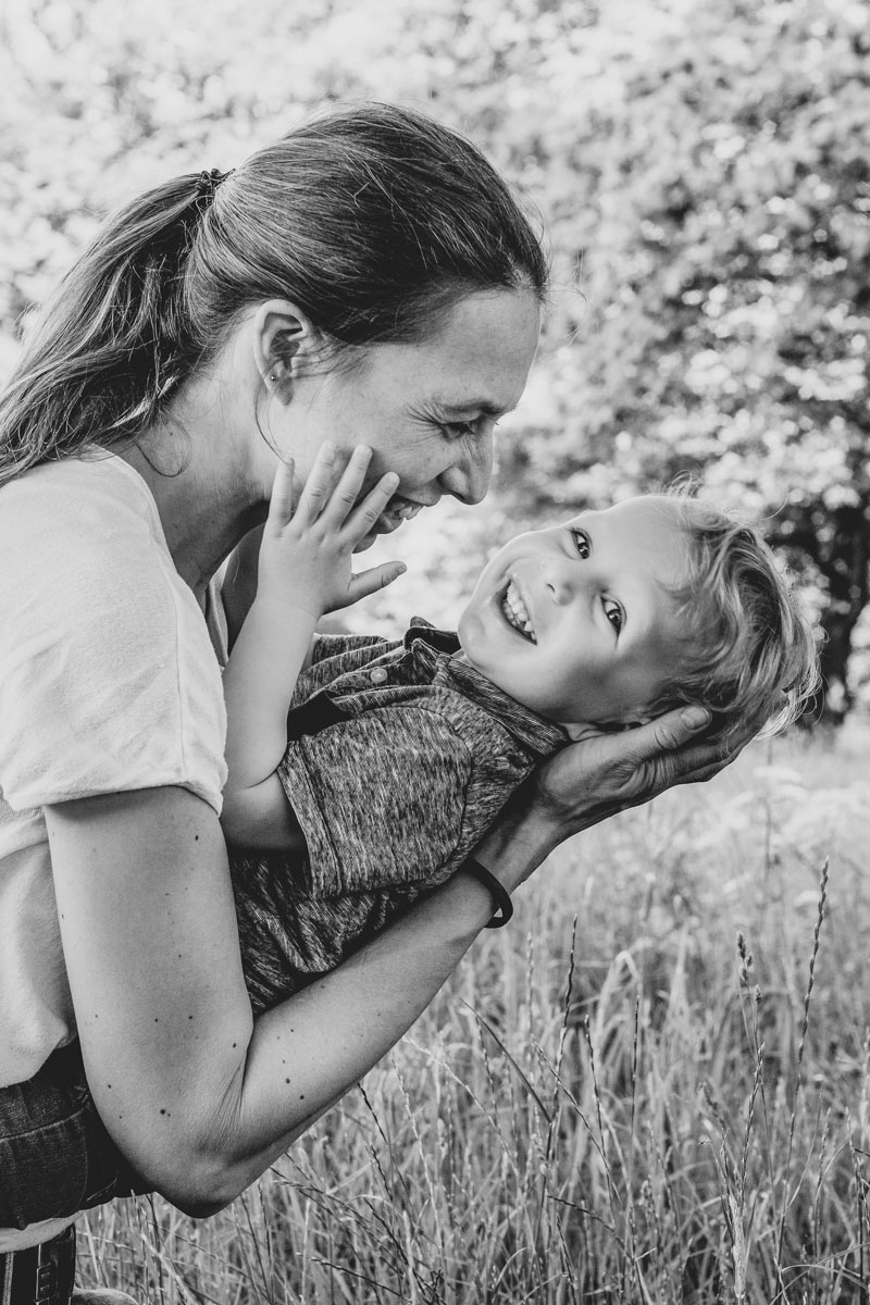FAMILIENFOTOGRAFIE – lebendig, liebevoll, echt